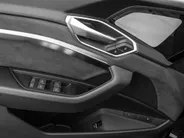 Audi Q8 Sportback e-tron 55 quattro S Edition 408pk / 115 kWh · SOH 93,6% · Panoramadak · 360 Camera · Luchtvering · Keyless · 360 Camera · Keyless · Matrix LED · 22'Velgen ·