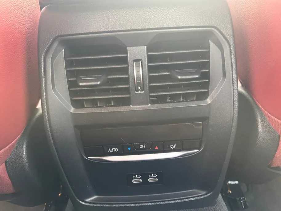 BMW 3 Serie 320e Business Edition Plus *Automaat*Navigatie*Parkeersensoren*Carplay*Lederen bekleding*Stoelverwarming*LM.Velgen*Zeer nette auto!