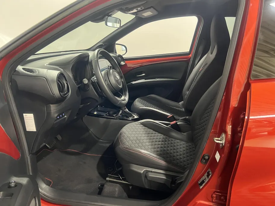 Toyota Aygo X 72PK VVT-i S-CVT Premium Automaat | 1e eigenaar | JBL Audio | Navi | Apple CarPlay/Android Auto | Adaptive Cruise Control | Licht & Regen Sensor | Lichtmetalen Velgen | Keyless Entry |