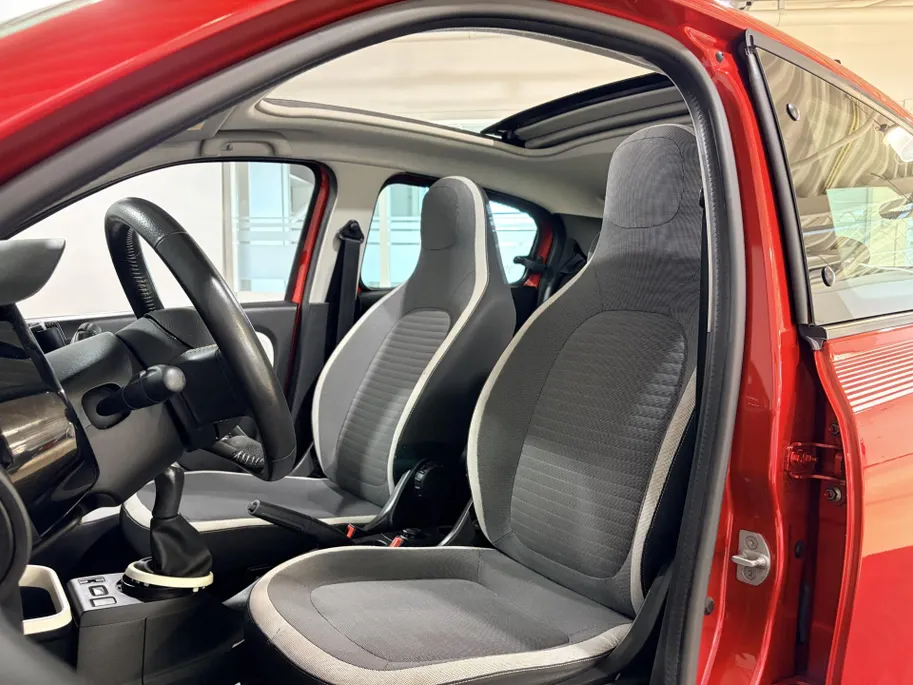Renault Twingo 70PK SCe Collection | Elektrisch Vouwdak | 1e Eigenaar | Bluetooth Audio & Telefoon | Snelheidsbegrenzer | Leder Stuurwiel | LED Dagrijverlichting | USB | Centrale Deurvergrendeling | Elektrische Ramen & Spiegels |