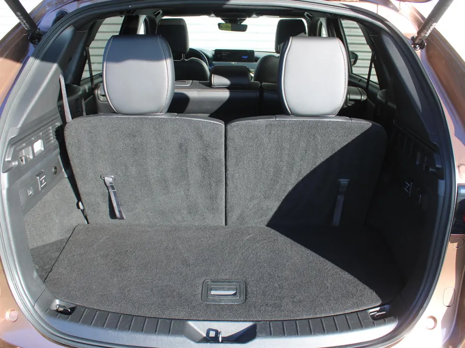 Mazda CX-80 2.5 e-SkyActiv PHEV Homura Plus | Trekhaak | Stuur-/stoelverwarming + ventilatie | 360 Camera | Schuifdak | Elek. stoelverst. | 20' LM | Leer | 7-zits |