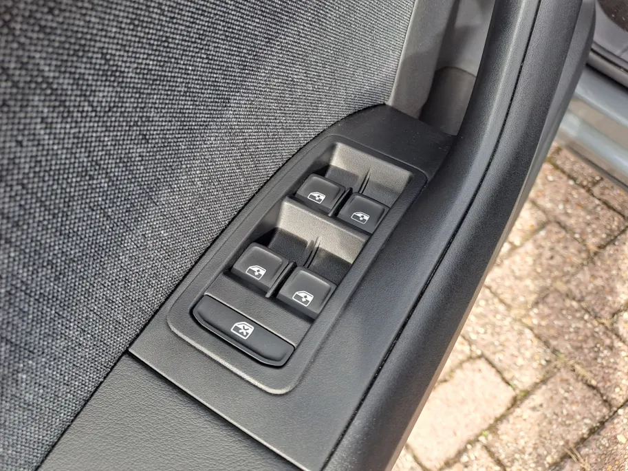 SEAT Ateca 1.5 TSI Style Business Intense | Keyless start | ECC | Navigatie | Camera | Cruise control adaptief | Apple Carplay/Android Auto | 17'' LM