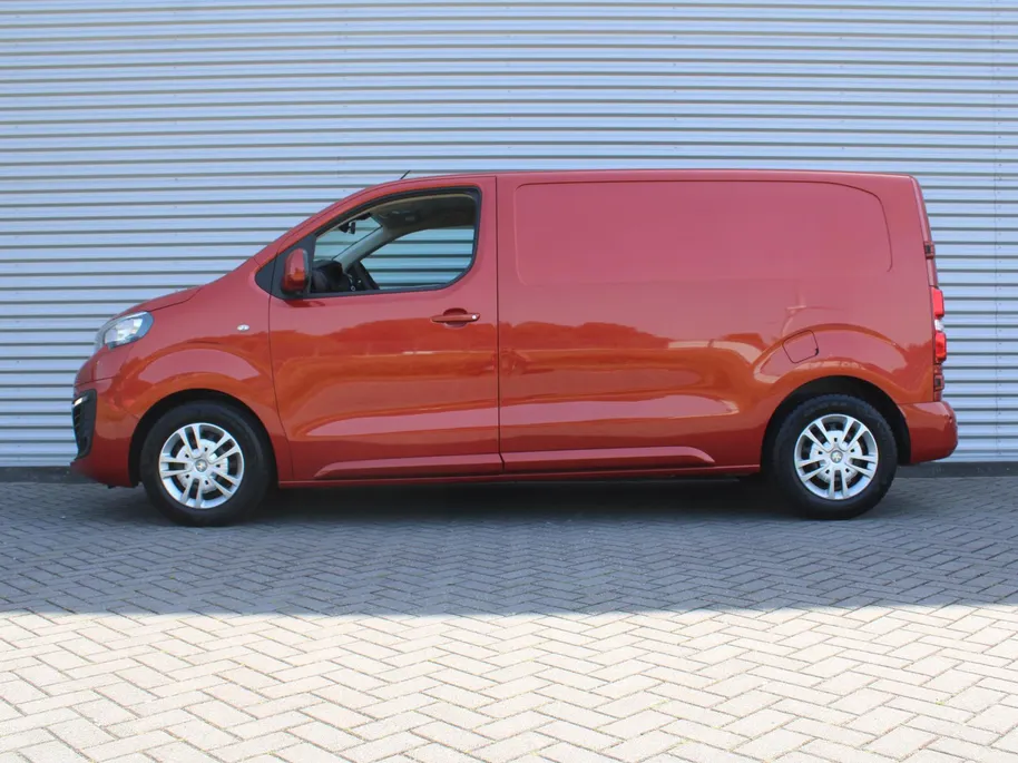 Peugeot Expert 227S 2.0 BlueHDI 180 Premium Pack | Trekhaak | Navi | Camera | Dodehoek detectie | Automaat | PDC | Airco | Cruise | Betimmerd | Betonplex vloer |