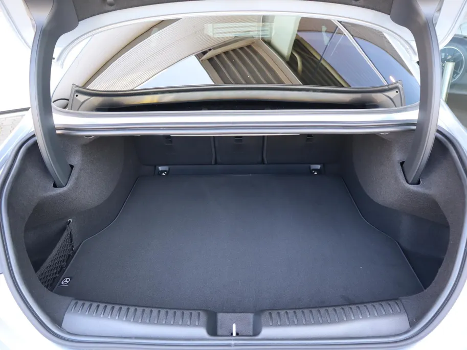 Mercedes-Benz CLA 180 Business Solution AMG l Trekhaak l Panoramadak l stoelverwarming