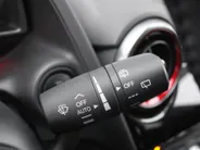 Mazda 2 1.5 e-SkyActiv-G 90PK 6MT Homura | Stuur-/stoelverwarming | Camera | Dodehoek detectie | LED | 16' LM | Carplay | Clima | Cruise |