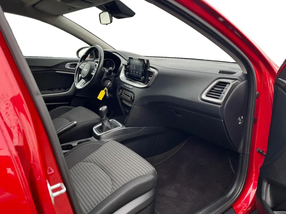 Kia XCeed 1.0 T-GDi ComfortLine | Gratis beurt bij aflevering | All seasons banden | Apple Carplay | Android Auto | Achteruitrijcamera | Climate control | Stoelverwarming | Stuurverwarming |