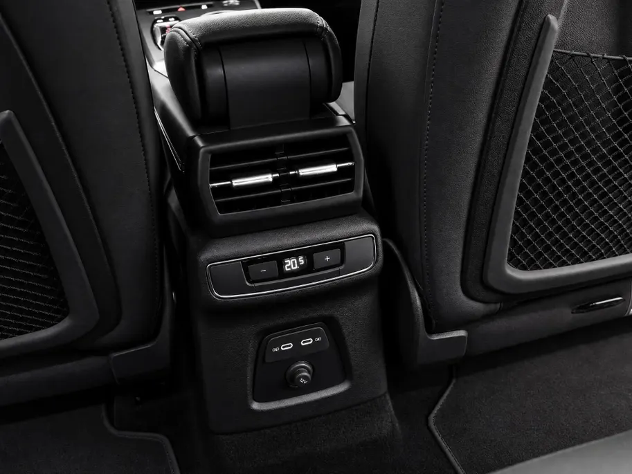 Audi Q4 e-tron S edition quattro performance 82 kWh 340 pk · Panorama dak · Tech Pro · Bijrijdersdisplay · Sonos · NIEUW MODEL!!