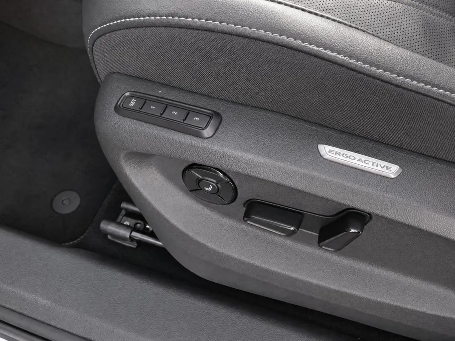 Volkswagen Tiguan 1.5eHybrid 200kW/272PK R-Line Black Style DSG · Panoramadak · Leder · Trekhaak · 360°Camera · Harman Kardon · Garantie t/m 09-01-2027