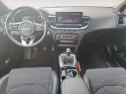 Kia Ceed 1.0T Design Edition | Stoel en stuurverwarming | Dodehoek detectie | Navigatie | Camera | Apple carplay / Android Auto | JBL sound system |