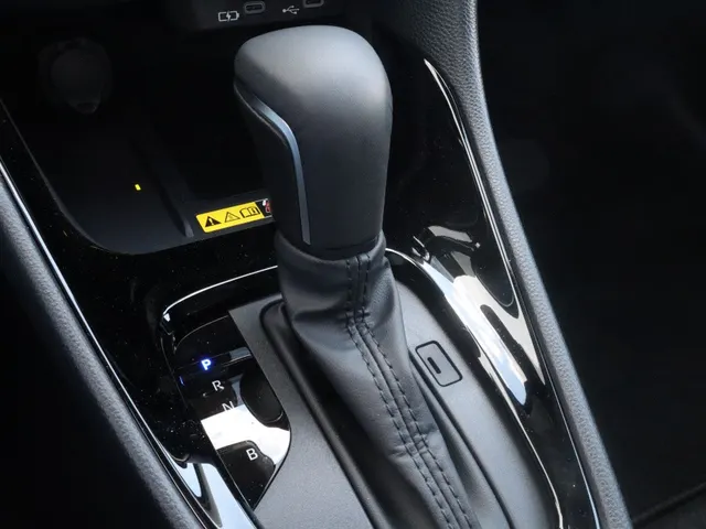 Toyota Yaris 1.5 Hybrid 115 Dynamic | V+A Parkeersensoren | Stoel & Stuur Verwarming