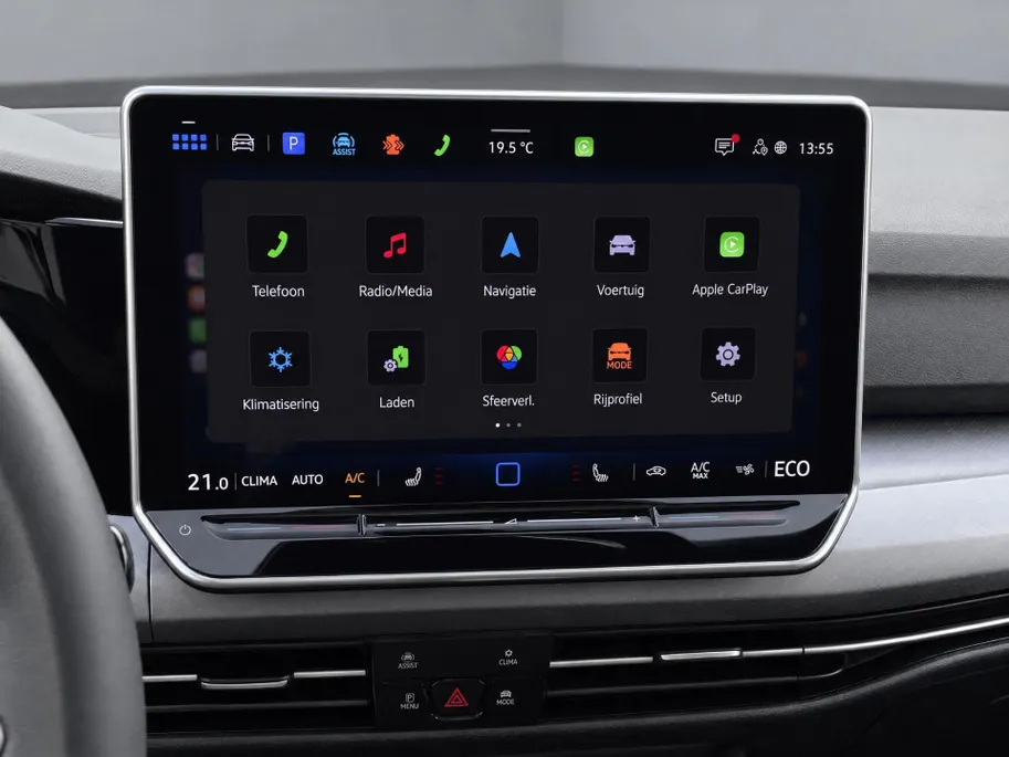 Volkswagen Golf 1.5 eHybrid Life Edition Panoramadak · Achteruitrijcamera · Draadloze telefoonlader · Stuur- & Stoelverwarming