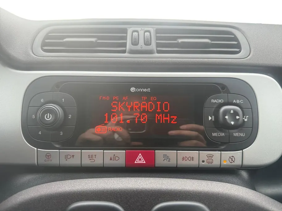 Fiat Panda 0.9 TwinAir 4x4 Cross | Parkeersensoren | Stoelverwarming | Stuurbediening | Climate Control | 12 Maanden Bovag Garantie