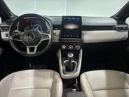 Renault Clio 100PK TCe Initiale Paris | 1e eigenaar | Bose Audio | Wit Leder | Armsteun | Climate Control | Camera | Apple CarPlay/Android Auto | Cruise Control | Lichtemetalen Velgen | Licht & Regen Sensor |