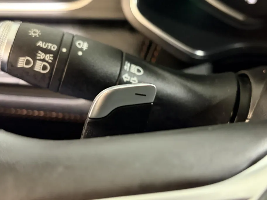 Renault Captur 130PK TCe Initiale Paris Automaat | 360 Camera | Cruise Control Adaptief | Parkeersensoren | Stoel & Stuurwiel Verwarming | Climate Control | Licht & Regen Sensor | Dodehoek Detectie |