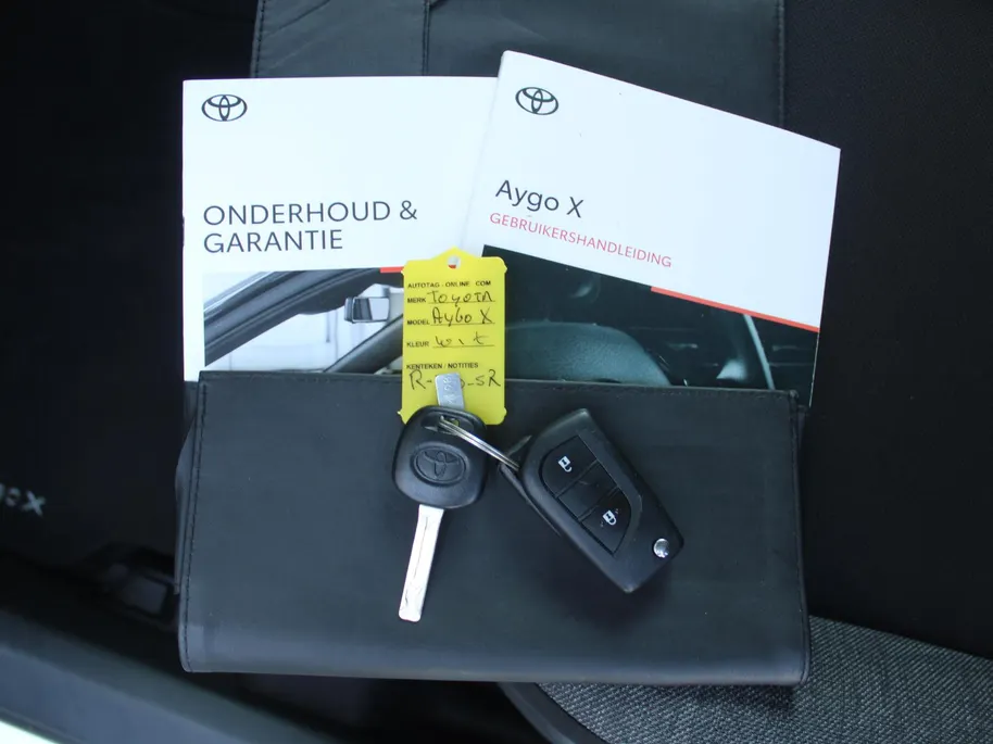 Toyota Aygo X 1.0 VVT-i S-CVT first | Camera | Android Auto/Apple Carplay | Cruise | Clima | Automaat | 17' LM |