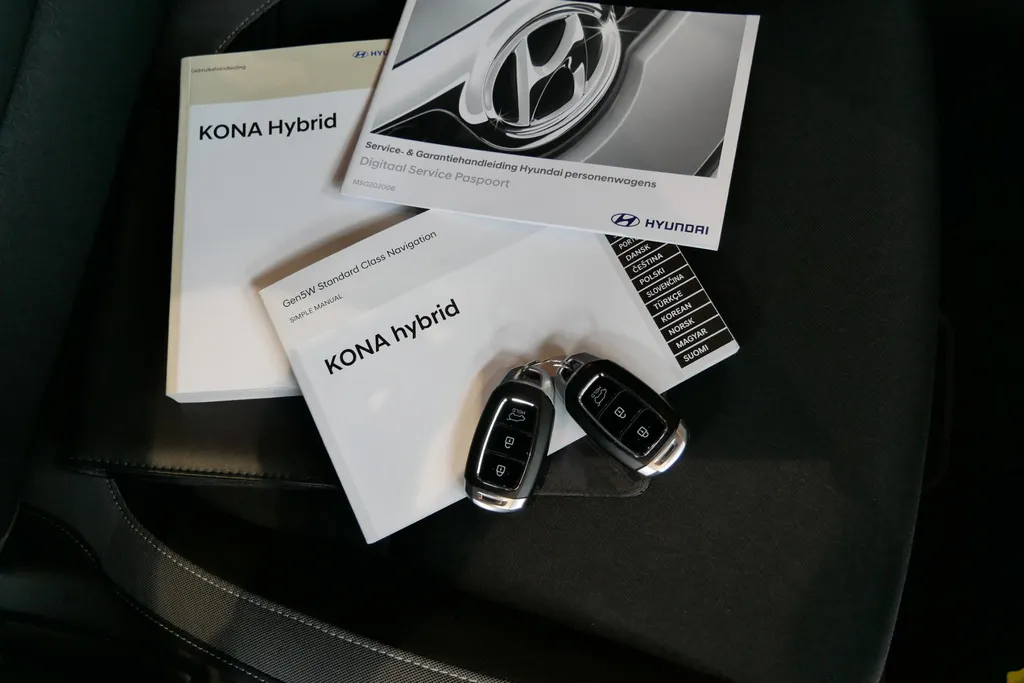 Hyundai Kona 1.6 GDI HEV Fashion | Parkeersensoren achter | Dodehoek sensoren | LM wielen | Climate controle | Adaptive cruise controle | Intelligente sleutel | Navigatie | Bluetooth | Zeer nette auto |