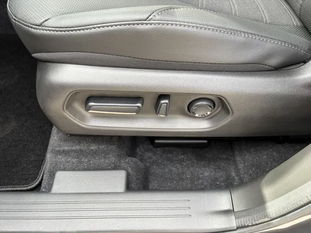 Toyota Urban Cruiser Executive 61 kWh