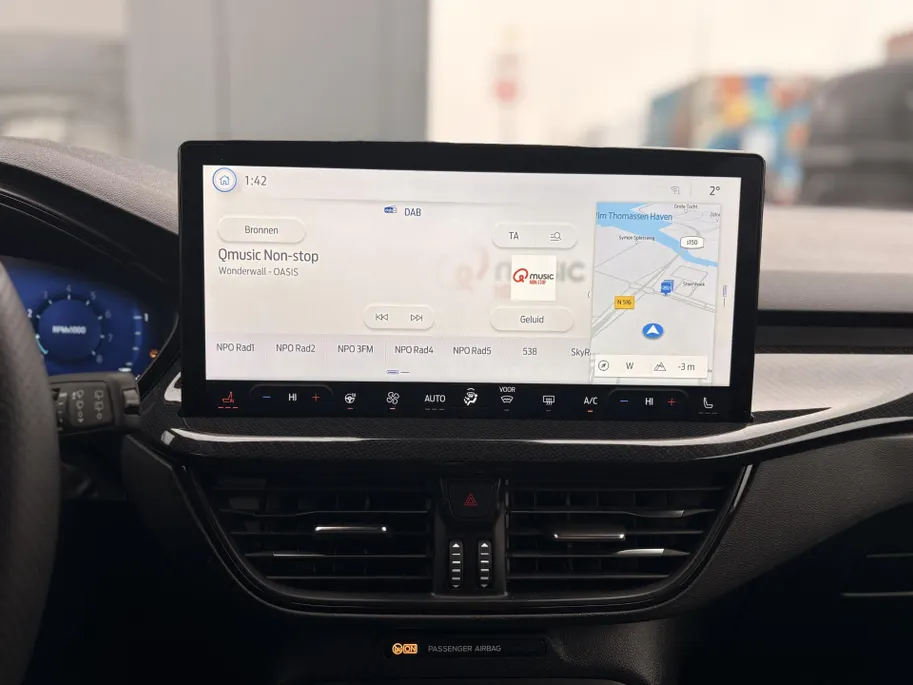 Ford Focus Wagon 1.0 EcoBoost ST Line 125 PK WINTER PACK I LEDEREN BEKLEDING I APPLE CARPLAY / ANDROID AUTO I ' 18 ' VELGEN I