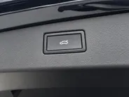 Volkswagen Tiguan 1.5 272pk DSG eHybrid R-Line Edition · Panoramadak · Wegklapbare Trekhaak · 360 Camera · Massage · Black Style · 20'' Inch · Garantie t/m 29-06-2030 of 100.000km