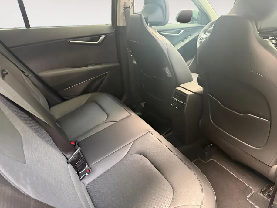Kia Niro 1.6 GDi Hybrid ExecutiveLine INRUILPREMIE € 6300,- KORTING | OP = OP | FULL-OPTIONS | HEV |
