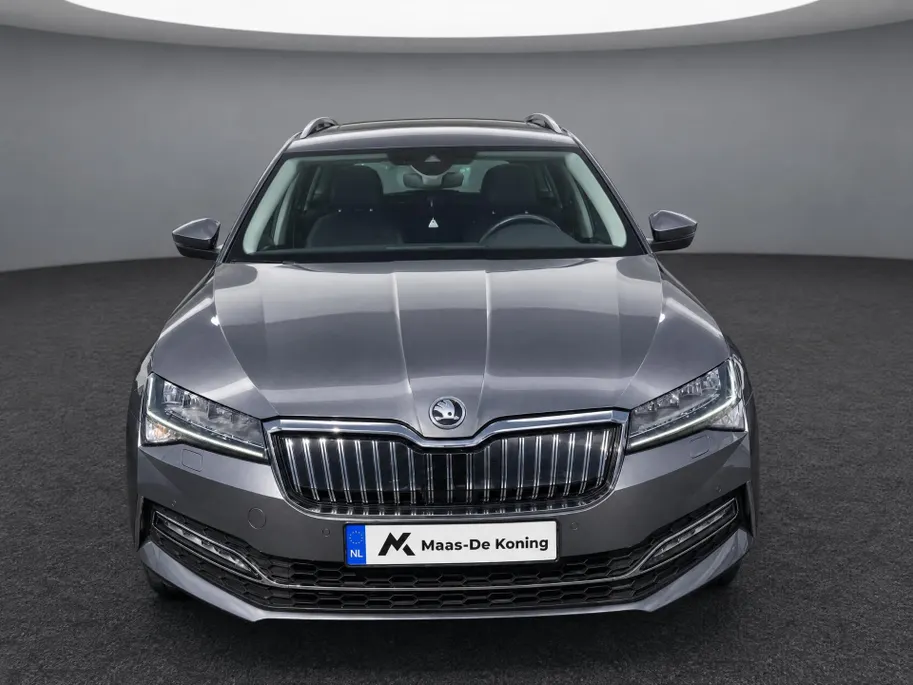 Škoda Superb Combi 1.4 TSI iV 218pk DSG Business Edition Plus · Camera · Inklap. Trekhaak · Stoelverwarming · Keyless · ACC · Apple/Android Car Play · Garantie t/m 17-06-2028 of 100.000km