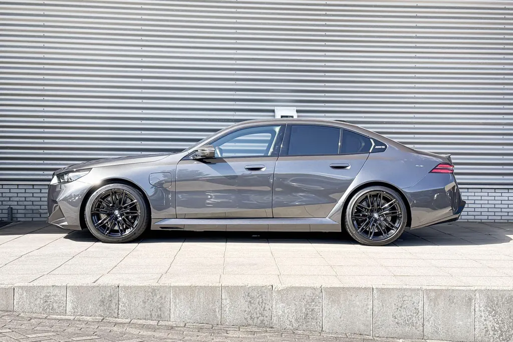 BMW M5 Sedan 