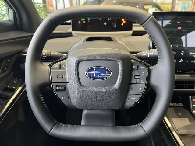 Subaru Solterra 4E-xperience 73.1 kWh | NIEUW MODEL!!! | 100% Elektrisch | Uit Voorraad Leverbaar | Panoramisch Dak | Dubbelen Draadloze Telefoonoplader | Nieuw Multimedia Systeem