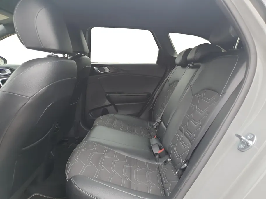 Kia Ceed Sportswagon 1.0T MHEV Design Edition | Stoel en stuurverwarming | Dodehoek detectie |  Navigate | Camera | Parkeersensoren voor en achter | Elektrische achterklep | JBL sound |