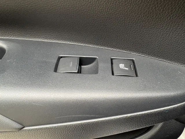 Toyota Corolla 1.8 Hybrid Executive | Leer | All Seasons