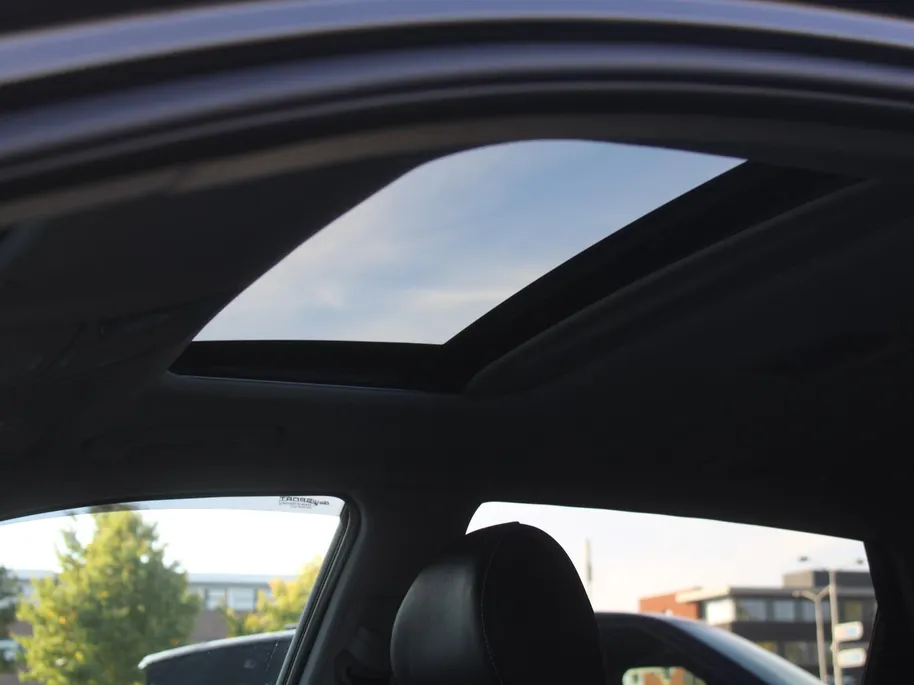 Kia e-Niro ExecutiveLine 64 kWh | Trekhaak | Stuur-/stoelverwarming + ventilatie | Leer | 17' LM | Cruise adapt. | Dodehoek detectie | LED | JBL audio |