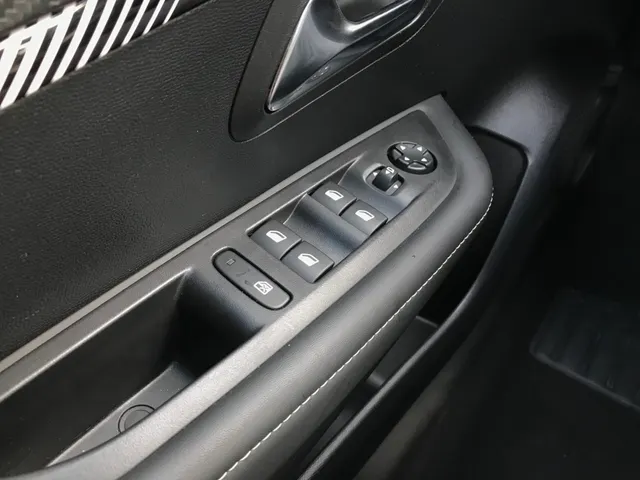 Peugeot 208 Allure PureTech 100pk
