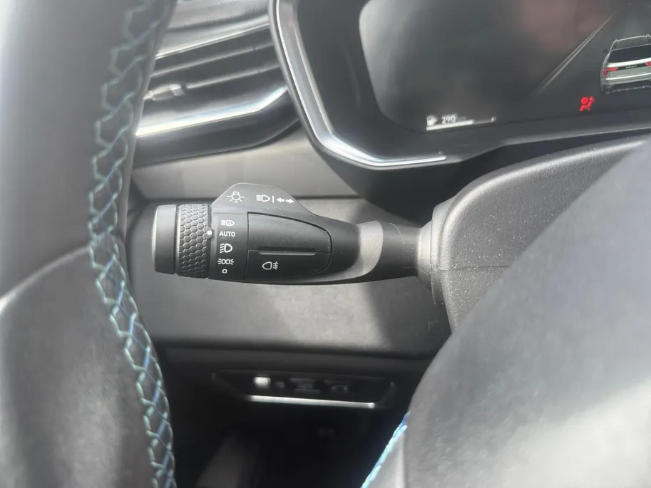 Lynk & Co 01 1.5 | Automaat | Panorama Dak | 360* Camera | Stoelverwarming | Apple Carplay/Android Auto | DAB | Climate Control | Cruise Control | Navigatie