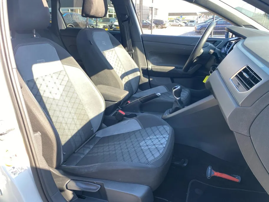 Volkswagen Polo 1.0 TSi R-Line Business Panodak | 17' Bergamo |iQ LED Lights | cruise | Virtual Cockpit | etc.