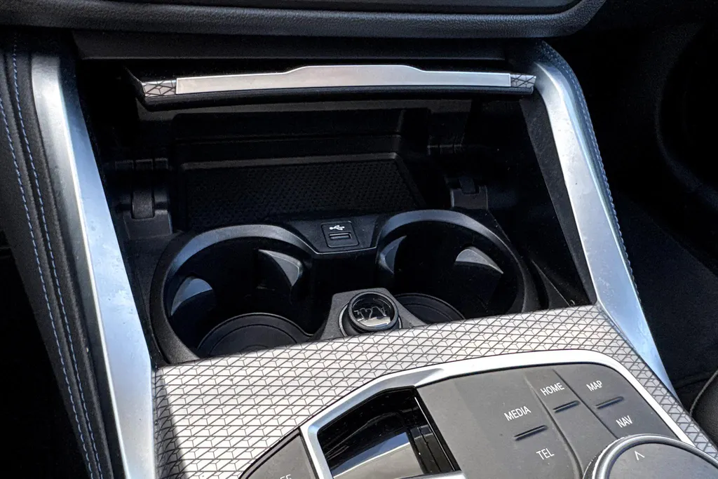 BMW i4 eDrive35 70 kWh