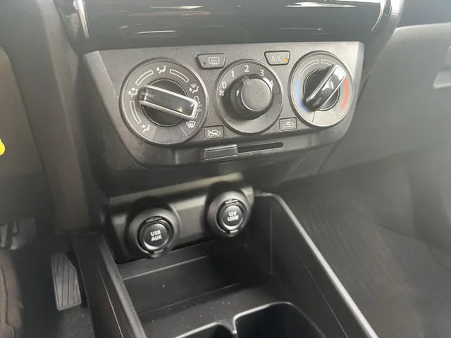 Suzuki Swift 1.2 Select Smart Hybrid | Armsteun | Apple Carplay & Android Auto | 16' LM Velgen | Airco | Dealer onderhouden