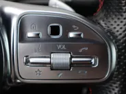 Mercedes-Benz GLA 200 Business Solution AMG l Trekhaak l Keyless l Panoramadak l Ambiente lichtpakket