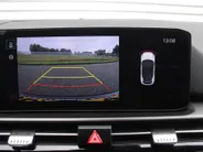 Kia Sportage 1.6 T-GDi Hybrid DynamicLine | Stuur-/stoelverwarming | Camera | Elek. stoelverstelling | Cruise adapt. | LED |  Telefoonlader | 18' LM | Clima |