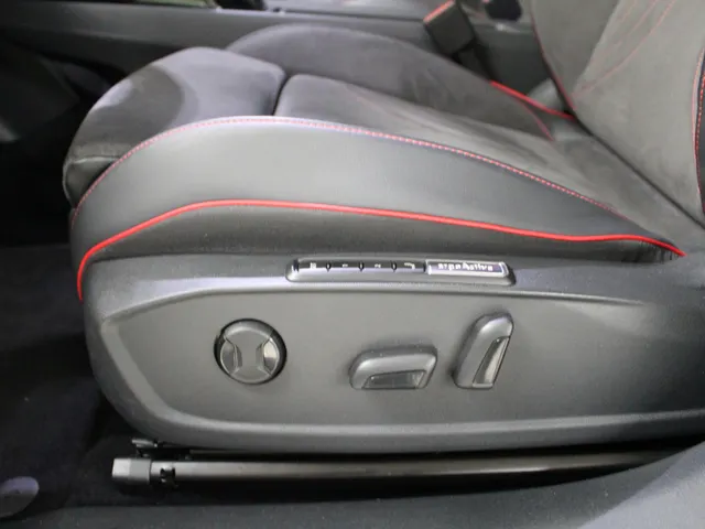 Volkswagen ID.4 GTX 300PK 4Motion Navigatie | Panoramadak | H.U.D | Keyless | El. Stoelverstelling | 93% SoH