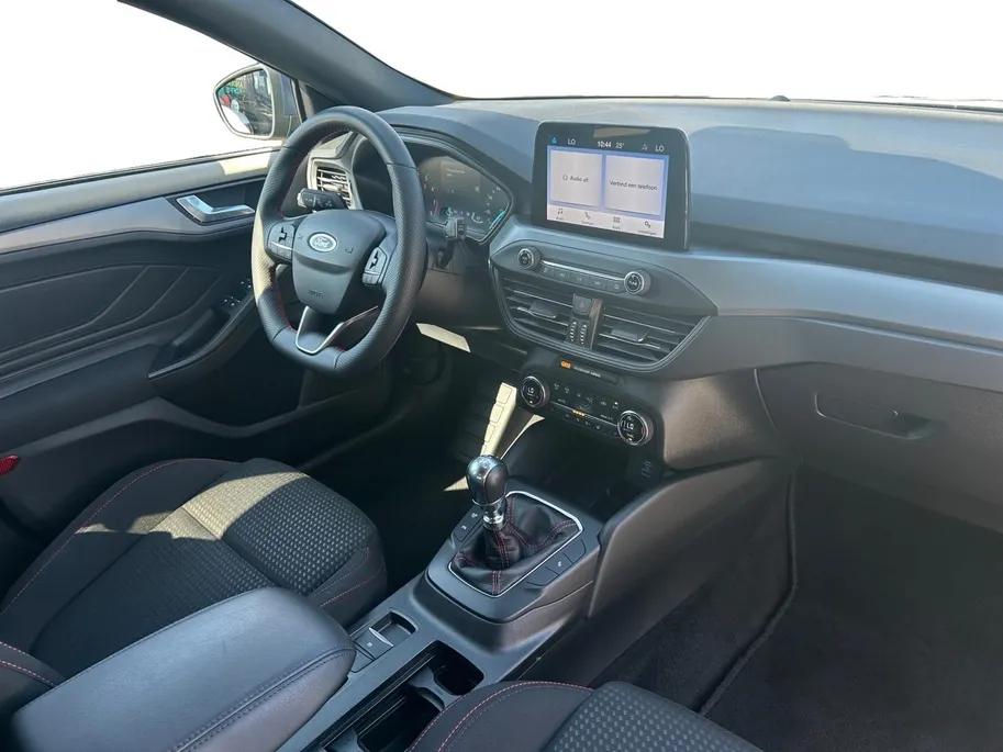 Ford Focus 1.0 EcoBoost Hybrid ST Line Stoel/stuur/voorruitverwarming | Achteruitrijcamera | Apple/Android Carplay | Parkeersensoren |