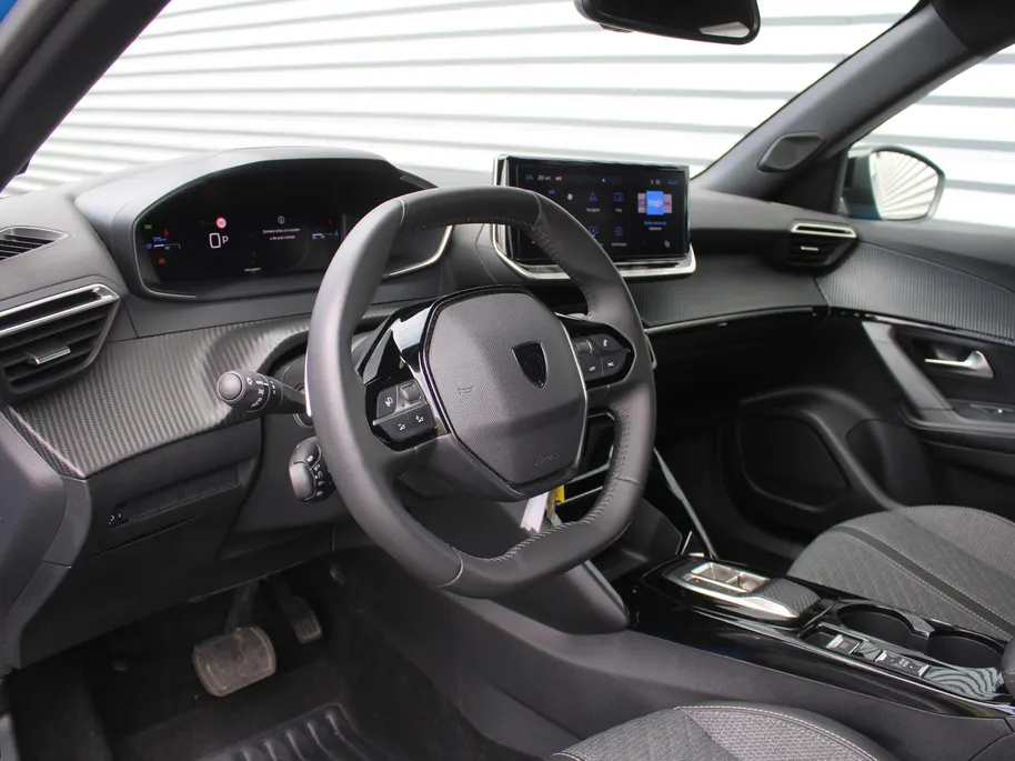 Peugeot 2008 1.2 PureTech 130 Allure | Automaat | Camera | Clima | Cruise | Navi | 17' LM | LED | Apple Carplay/Android Auto |