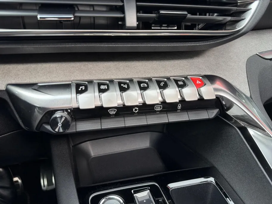 Peugeot 5008 1.2 Hybrid 136 GT 146PK AUTOMAAT Lichtmetalen velgen | 7-persoons | Cruise Control | Climate Control | Schuif- kanteldak | 360 camera | Parkeersensoren rondom | BOM VOL MET OPTIES!!