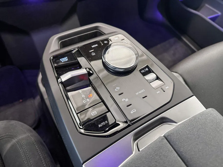 BMW iX xDrive M70