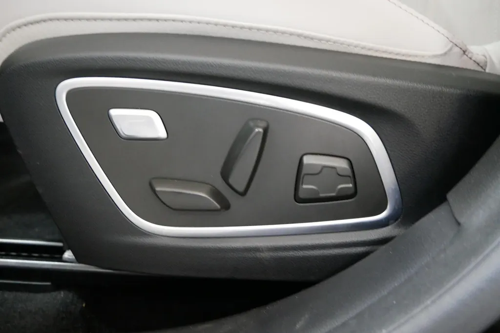 Renault Espace E-Tech full hybrid 200 iconic 7p. Pack Light & Sound | Pack Vision| Trekhaak| Rijdende demonstratie auto | Vraag naar de actuele kilometerstand