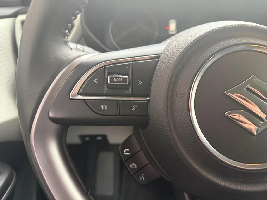 Suzuki Swift 1.2 Style Smart Hybrid 82PK | Navgiatie | Climate Control| Camera| Stoel verwarming| Metallic lak| 4 seizoen banden| Keyless start | Parkeer sensoren