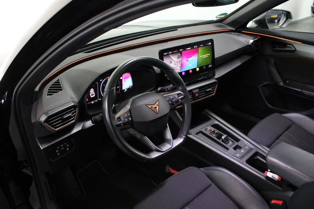 CUPRA Formentor 1.4 e-Hybrid Business / Stoel + Stuur verw. / 19'' LMV / Keyless / Camera /