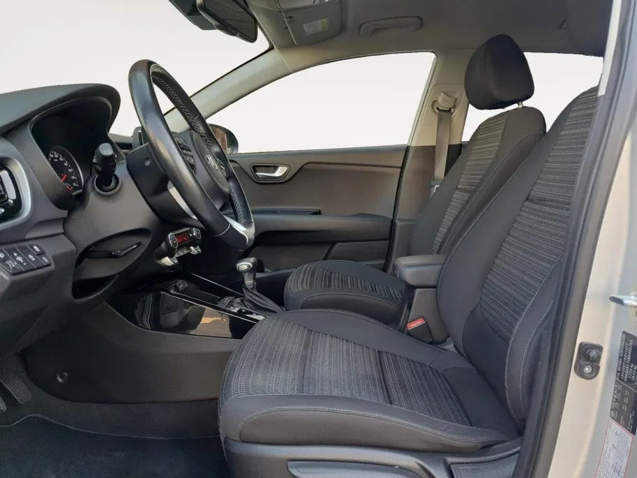 Kia Stonic 1.0T MHEV DynamicPlusLine | Trekhaak | Navigatie | Climate control | Cruise control | Keyless met startknop | Getinte ramen achter | Apple Carplay / Android Auto |