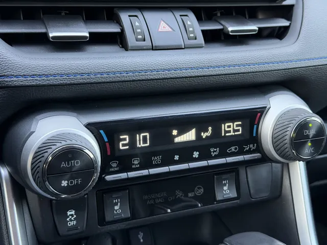 Toyota RAV4 2.5 Hybrid Bi-Tone | Stoel & stuurverwarming | Leder