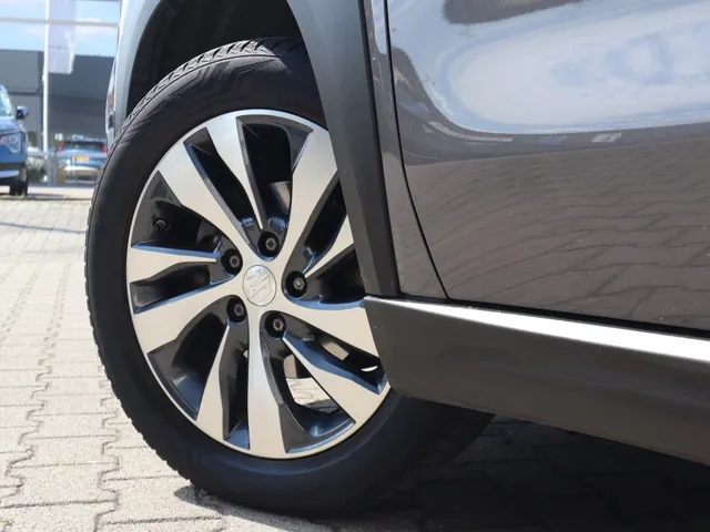 Suzuki S-Cross 1.4 BoosterJet Hybrid Select | Carplay | Trekhaak | All Seasons VERKOCHT