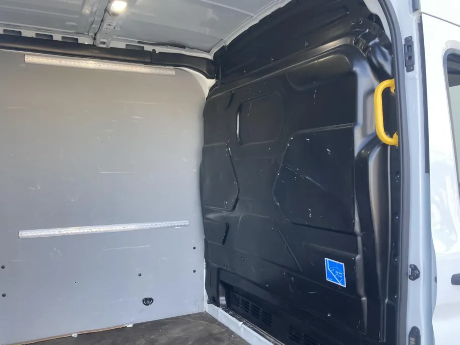 Ford Transit 350 2.0 TDCI 130 pk L3H2 Trend Navigatie - Apple Carplay/ Android Auto - Achteruitrijcamera - laadruimtebescherming