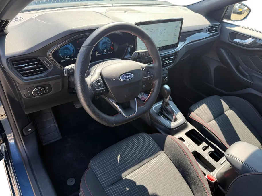 Ford Focus Wagon 1.0 EcoBoost Hybrid ST Line X | Automaat | Pano dak | Adapt. cruise control | BLIS | Winter pack | Parkeersensoren voor en achter | Achteruitrijcamera | B&O audio | Draadloos opladen mobiel | Bovag garantie |